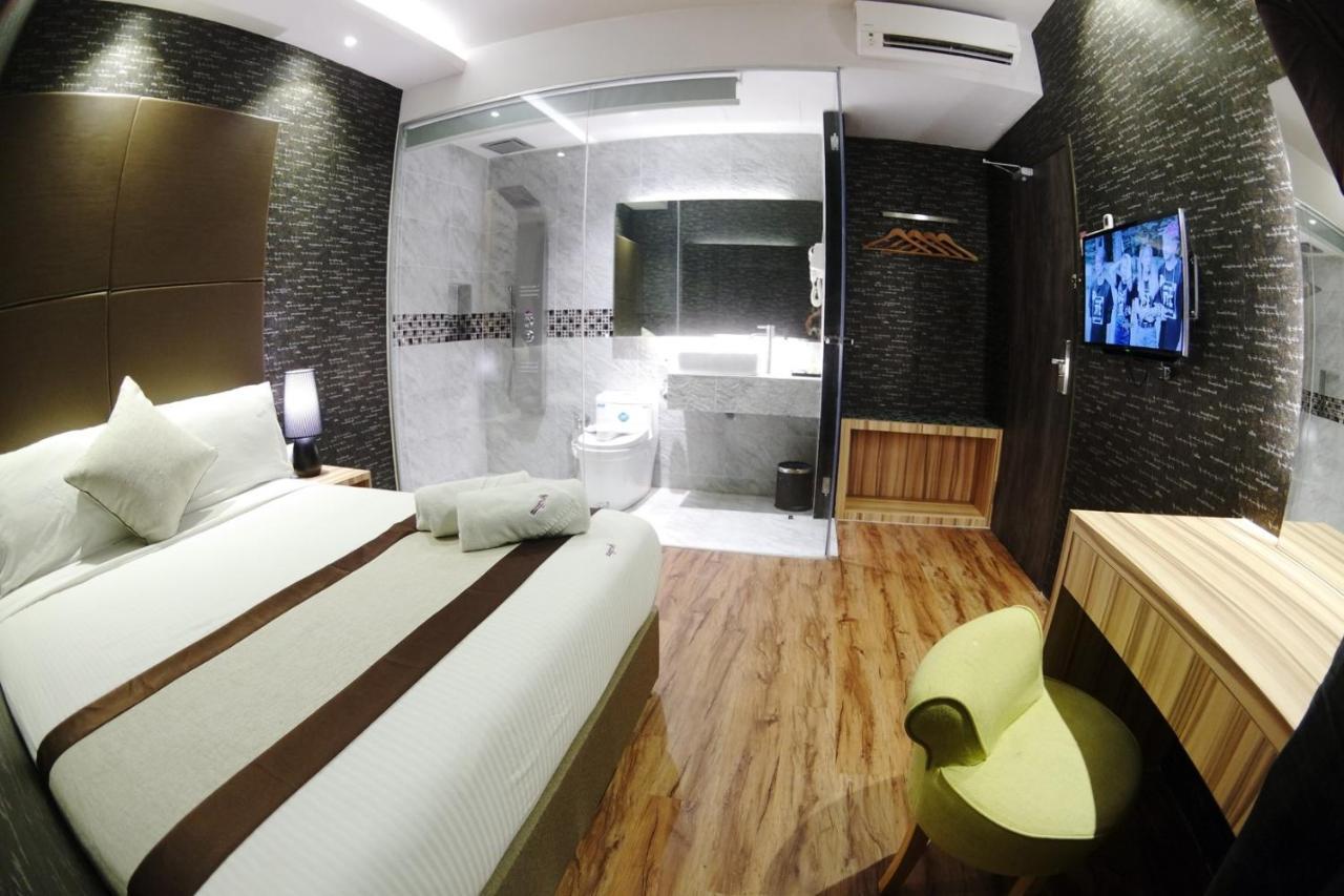 Here Hotel Skudai Exterior photo